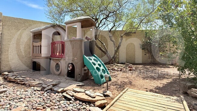 3821 S Kenwood Ln Tempe, AZ 85282 photo 2