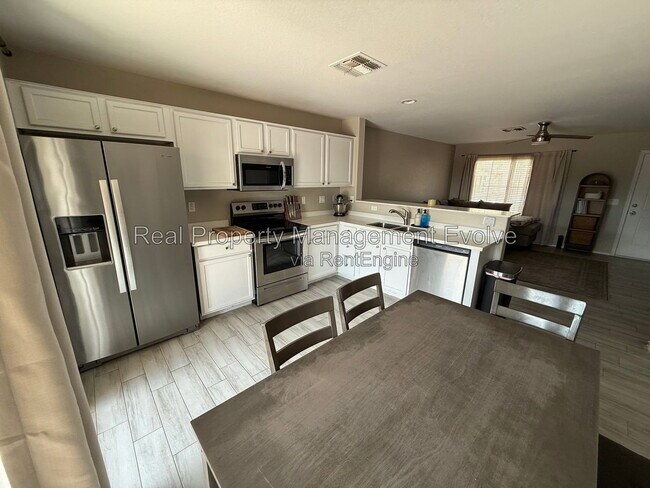 7105 S 251st Dr photo 4