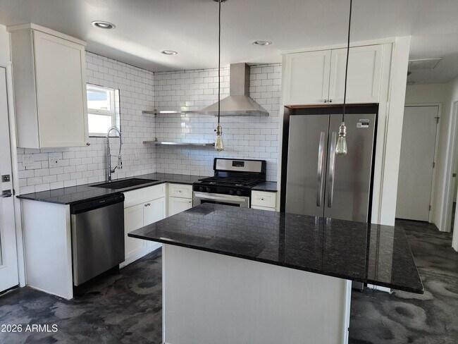 3426 N 37th St photo 3