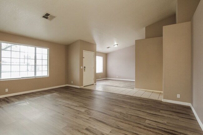8720 W Tuckey Ln Glendale, AZ 85305 photo 4