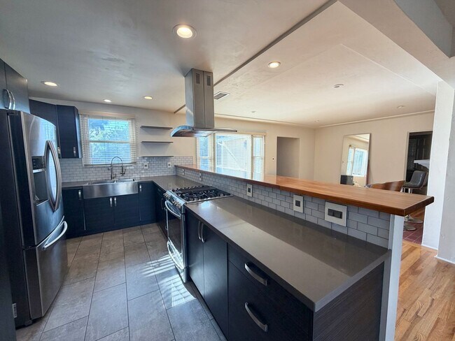 4535 49th St photo 3