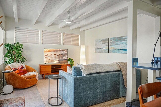 2612 Bayside Ln San Diego, CA 92109 photo 4