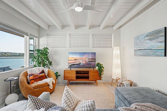 2612 Bayside Ln San Diego, CA 92109 photo 2