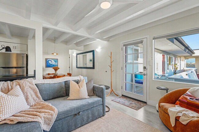 2612 Bayside Ln San Diego, CA 92109 photo 5