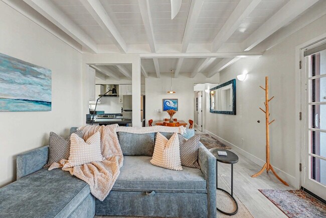 2612 Bayside Ln San Diego, CA 92109 photo 3