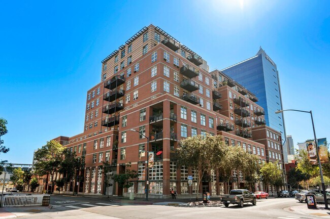 877 Island Ave San Diego, CA 92101 photo 2