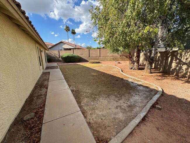 3830 E Bighorn Ave Phoenix, AZ 85044 photo 4