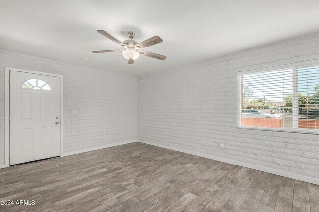1118 S McClintock Dr Tempe, AZ 85281 photo 4