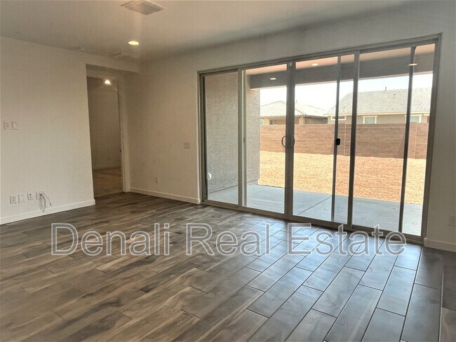 4329 N 94th Dr Phoenix, AZ 85037 photo 3