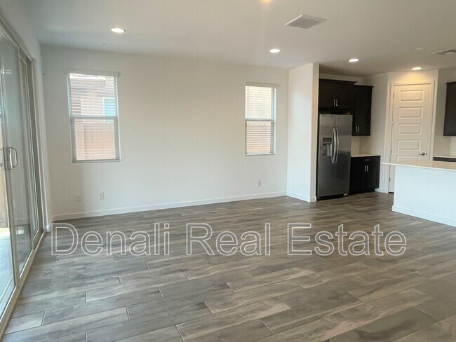 4329 N 94th Dr Phoenix, AZ 85037 photo 4