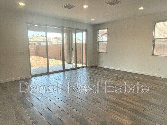 4329 N 94th Dr Phoenix, AZ 85037 photo 2
