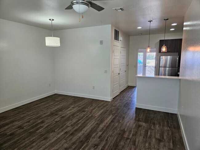 8053 E Thomas Rd Scottsdale, AZ 85251 photo 2