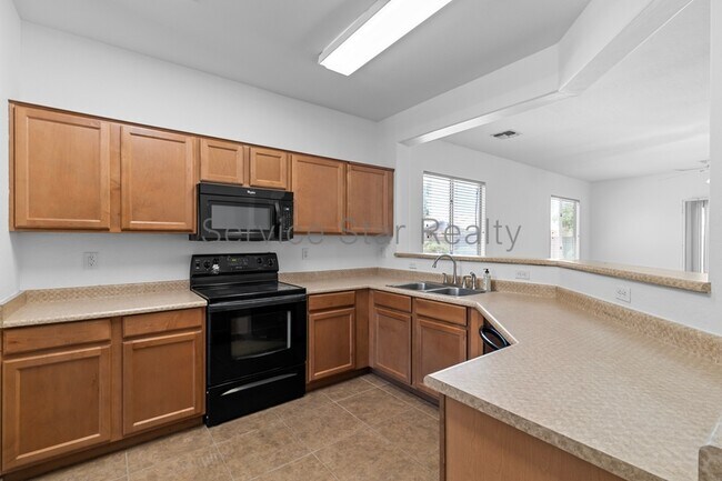 2566 W Alta Vista Rd Phoenix, AZ 85041 photo 4