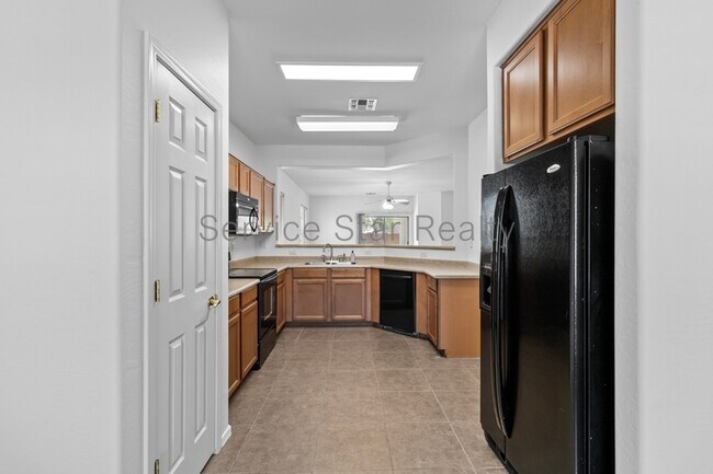 2566 W Alta Vista Rd Phoenix, AZ 85041 photo 5
