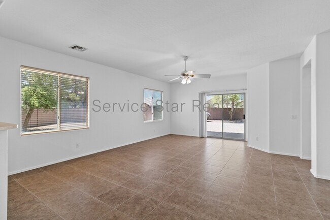 2566 W Alta Vista Rd Phoenix, AZ 85041 photo 3