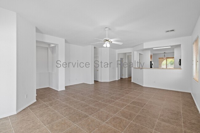 2566 W Alta Vista Rd Phoenix, AZ 85041 photo 2