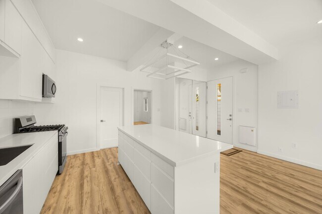 3049-3051-3051 Clement St San Francisco, CA 94121 photo 4
