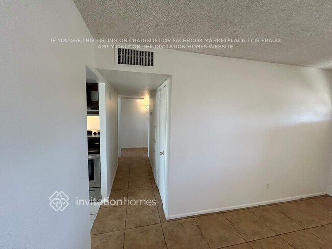3007 N 79th Dr Phoenix, AZ 85033 photo 4