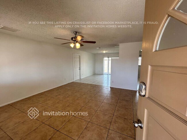 3007 N 79th Dr Phoenix, AZ 85033 photo 2
