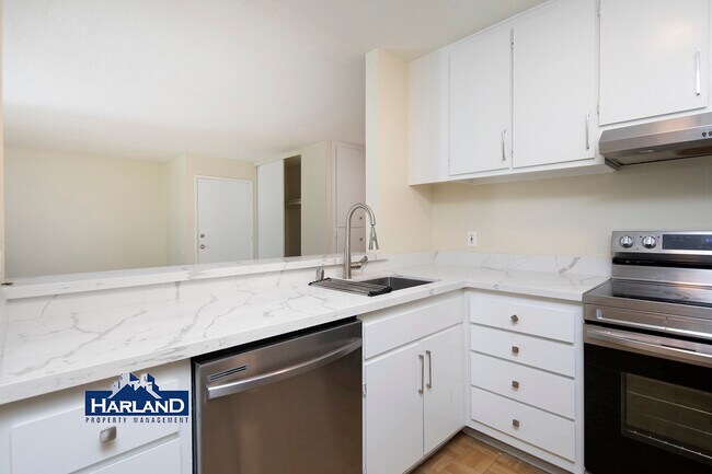 4064 Huerfano Ave San Diego, CA 92117 photo 2
