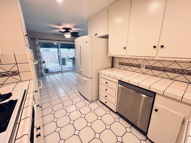 595 Brockwood Dr El Cajon, CA 92021 photo 4