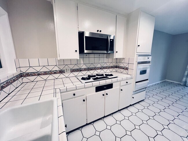 595 Brockwood Dr El Cajon, CA 92021 photo 2