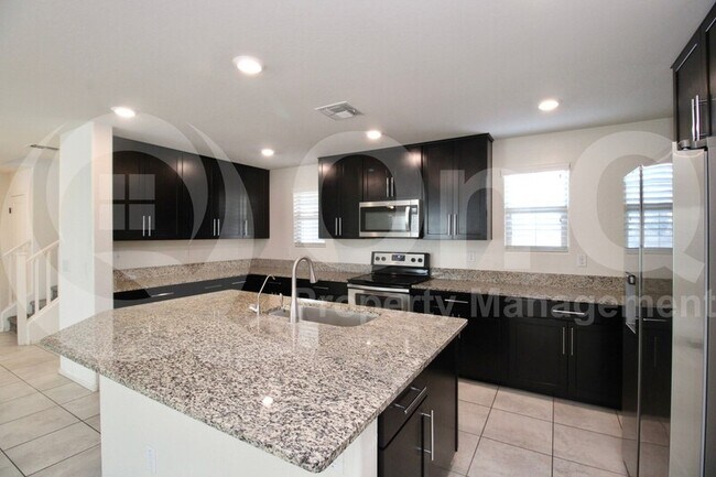 225 E Bluejay Dr Chandler, AZ 85286 photo 4