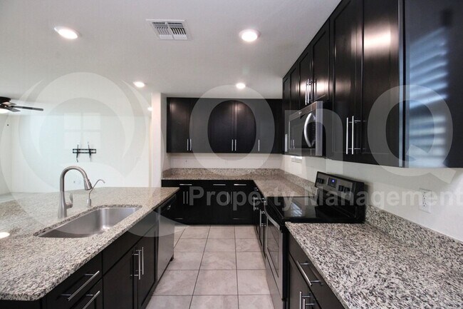 225 E Bluejay Dr Chandler, AZ 85286 photo 3
