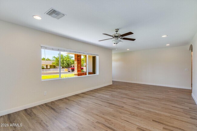 5002 E Mitchell Dr Phoenix, AZ 85018 photo 3