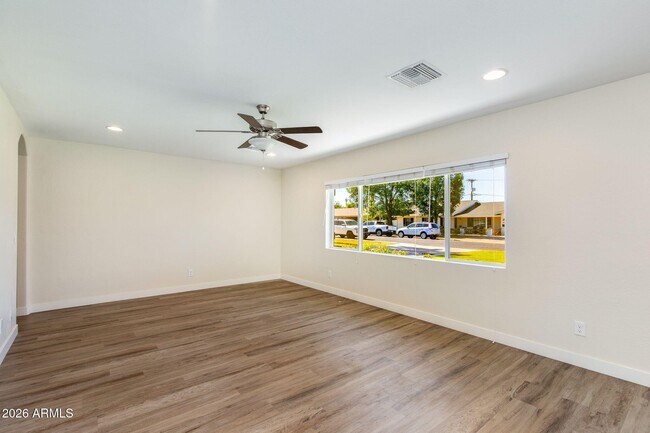 5002 E Mitchell Dr Phoenix, AZ 85018 photo 4