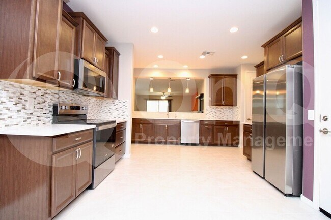 9644 W Fallen Leaf Ln Peoria, AZ 85383 photo 4
