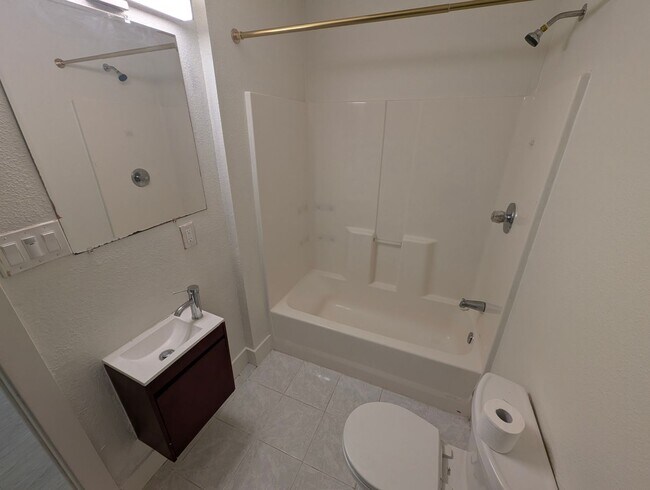 776 20th St unit Unit B photo 2