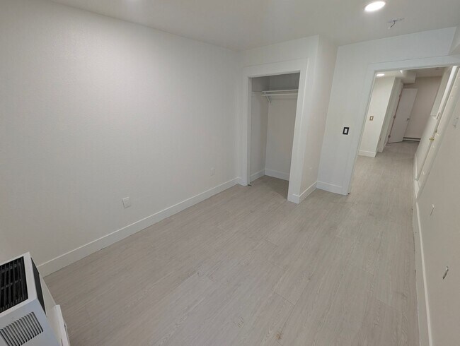 776 20th St unit Unit B photo 5