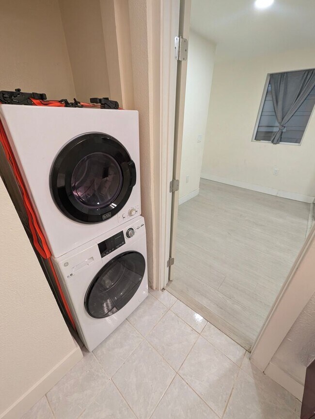 776 20th St unit Unit B photo 3