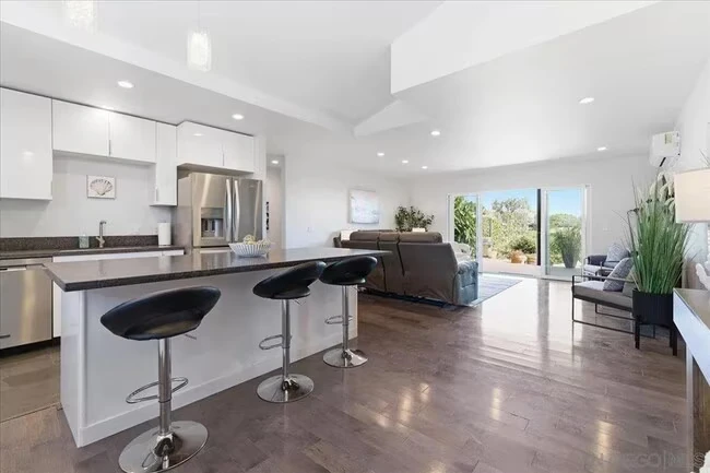 5447 Soledad Rd San Diego, CA 92037 photo 3