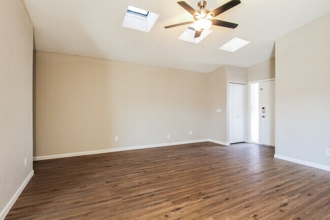 11175 N 82nd Ln Peoria, AZ 85345 photo 5