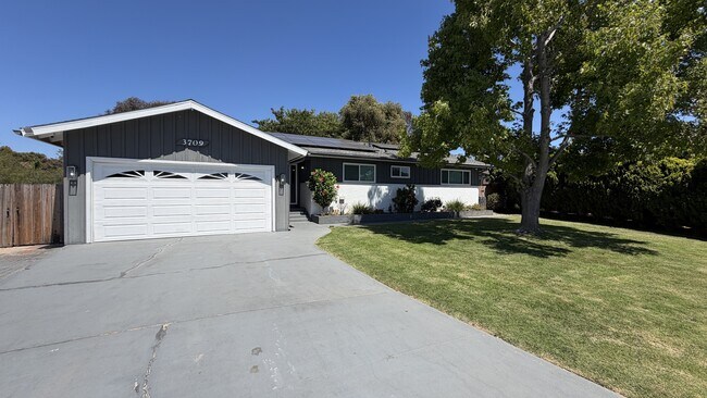 3709 Avenida Palo Verde Bonita, CA 91902