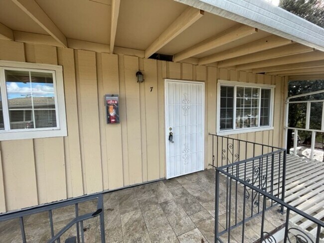 105 Roundtable Dr San Jose, CA 95111 photo 2