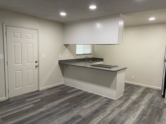 105 Roundtable Dr San Jose, CA 95111 photo 4