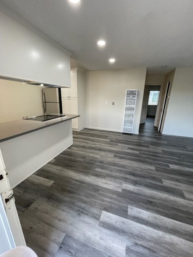 105 Roundtable Dr San Jose, CA 95111 photo 3