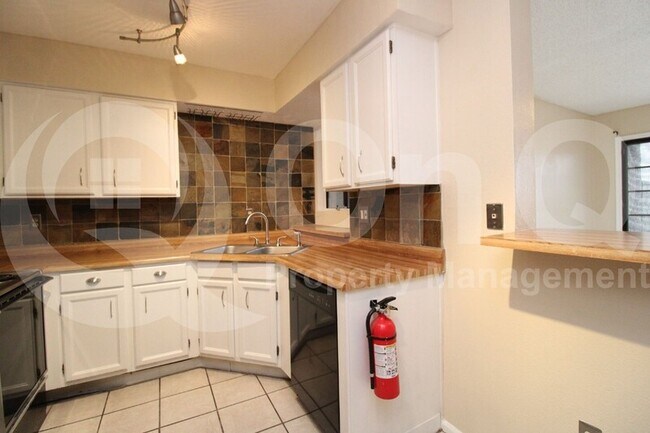 533 W Guadalupe Rd Mesa, AZ 85210 photo 3