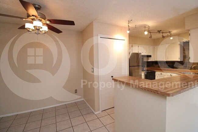 533 W Guadalupe Rd Mesa, AZ 85210 photo 4