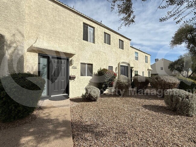7712 E 1st Ave Scottsdale, AZ 85251 photo 2