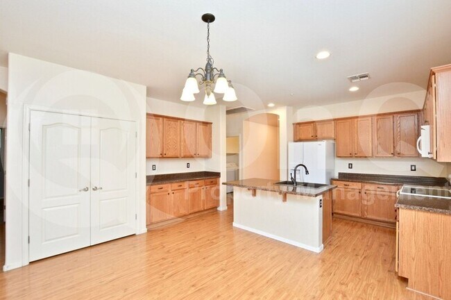 7058 W Lone Tree Trail Peoria, AZ 85383 photo 4