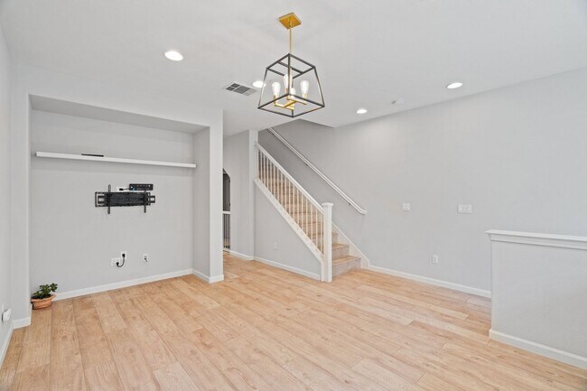 835 Transill Cir Santa Clara, CA 95054 photo 2