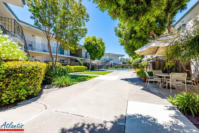 642 Blythe Ct Sunnyvale, CA 94085 photo 4