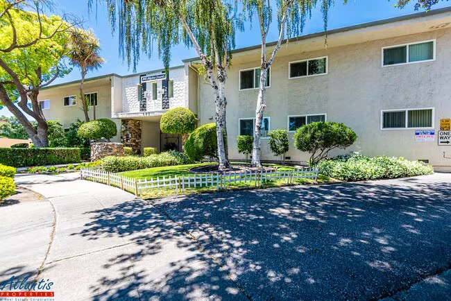 642 Blythe Ct Sunnyvale, CA 94085 photo 2