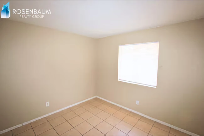 2747 E Chipman Rd Phoenix, AZ 85040 photo 3