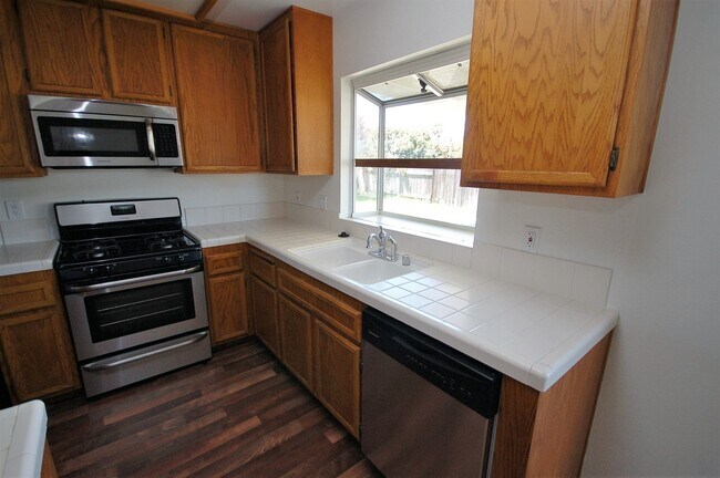 673 Maybritt Cir San Marcos, CA 92069 photo 3