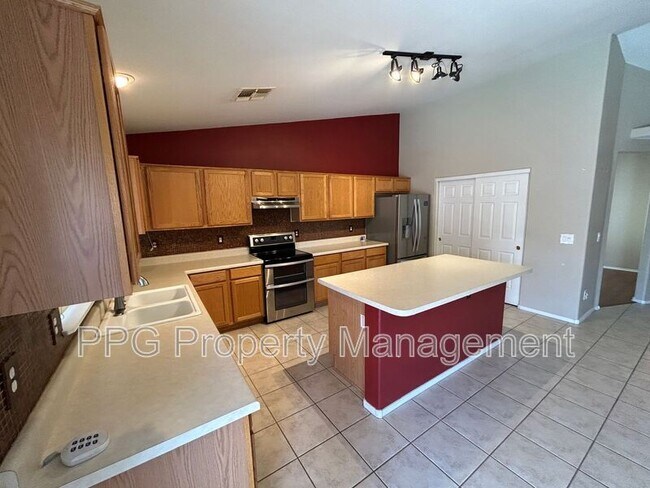 13444 W Paradise Ln Surprise, AZ 85374 photo 5